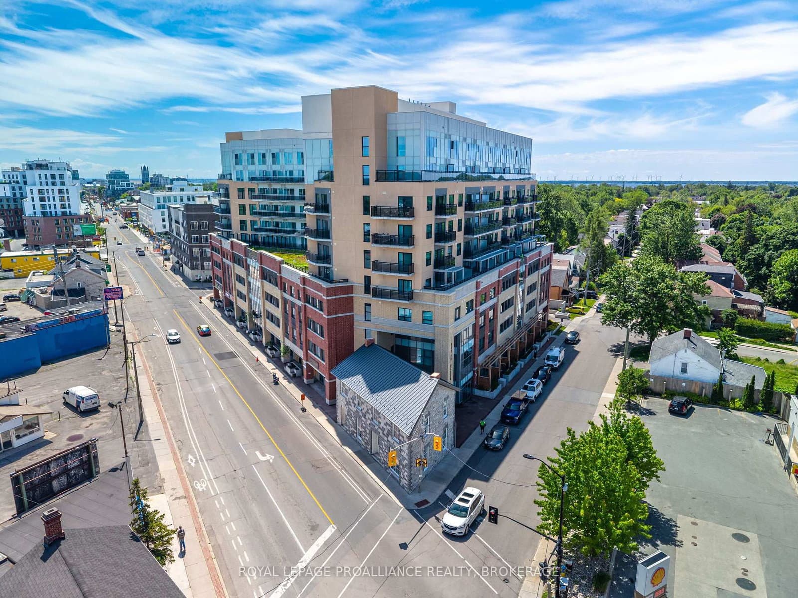 #818 - 652 Princess Street