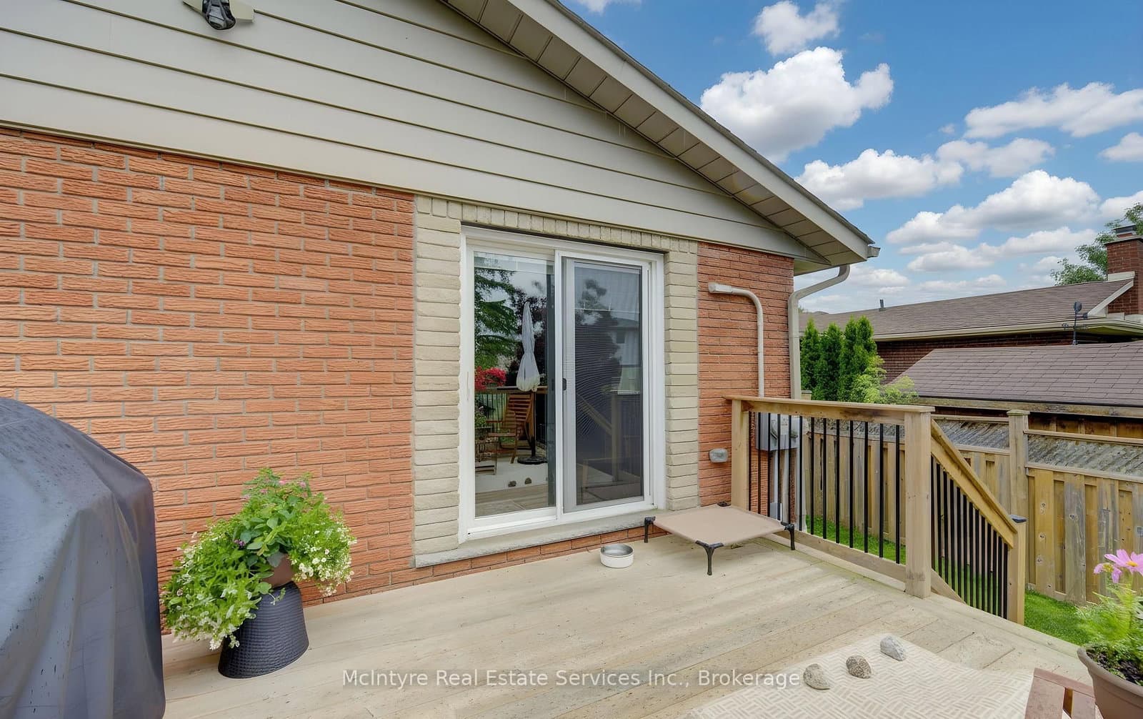 127 Strathcona Crescent thumbnail 24