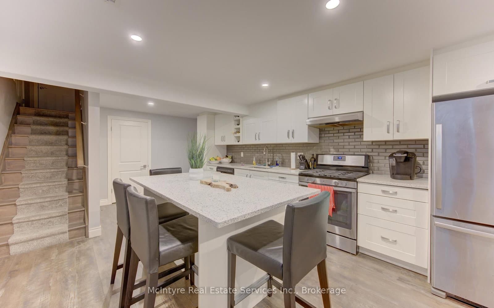 127 Strathcona Crescent thumbnail 28