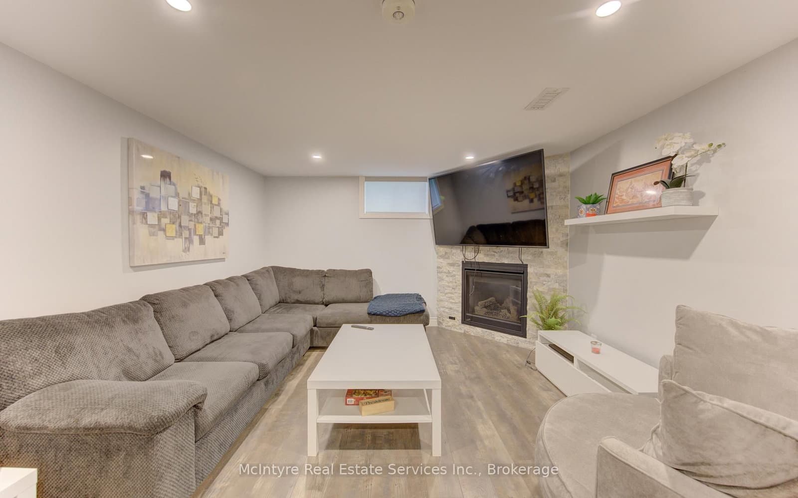 127 Strathcona Crescent thumbnail 34