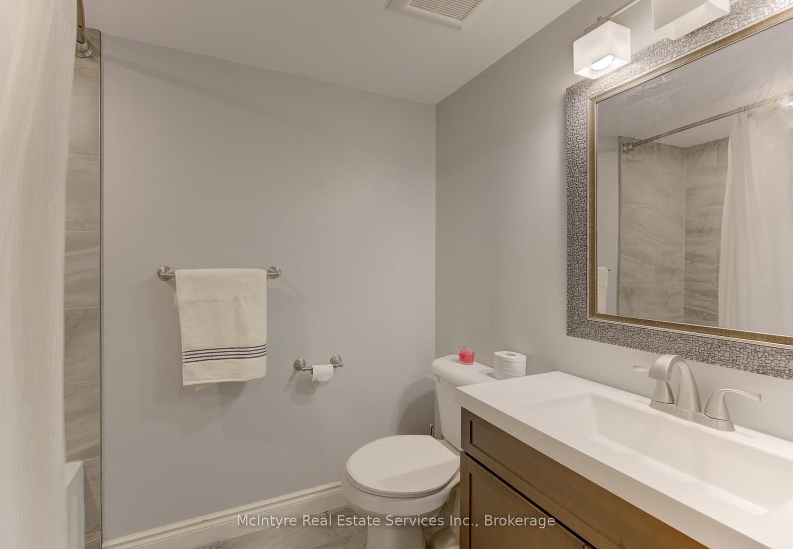 127 Strathcona Crescent thumbnail 42