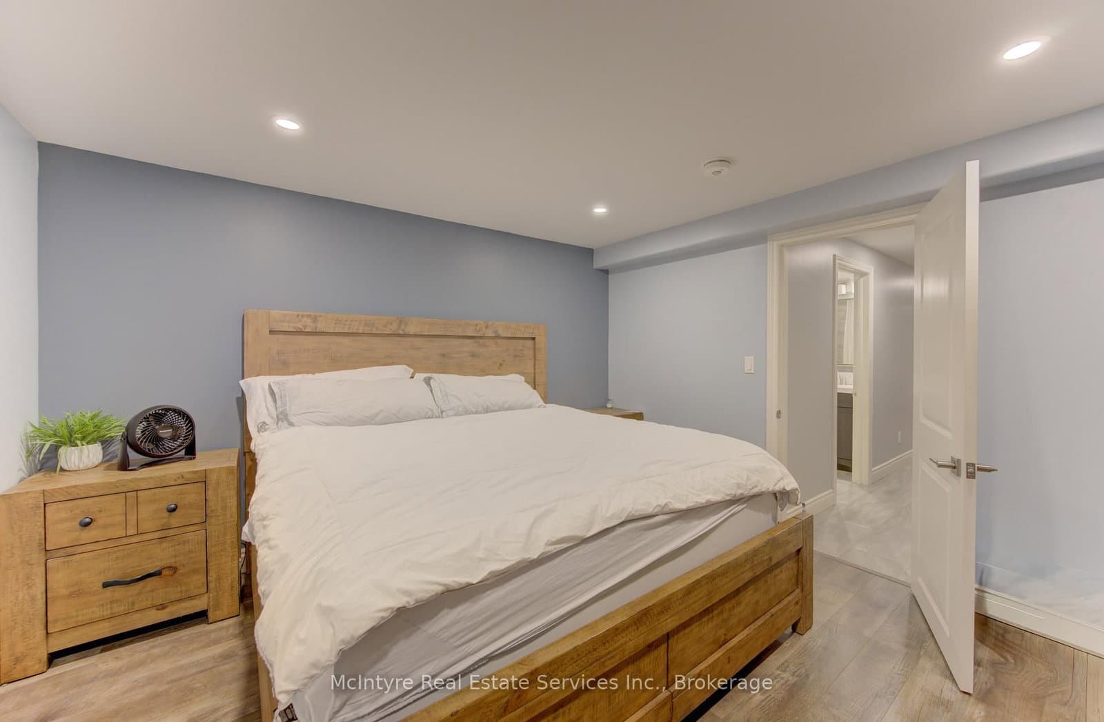 127 Strathcona Crescent thumbnail 44