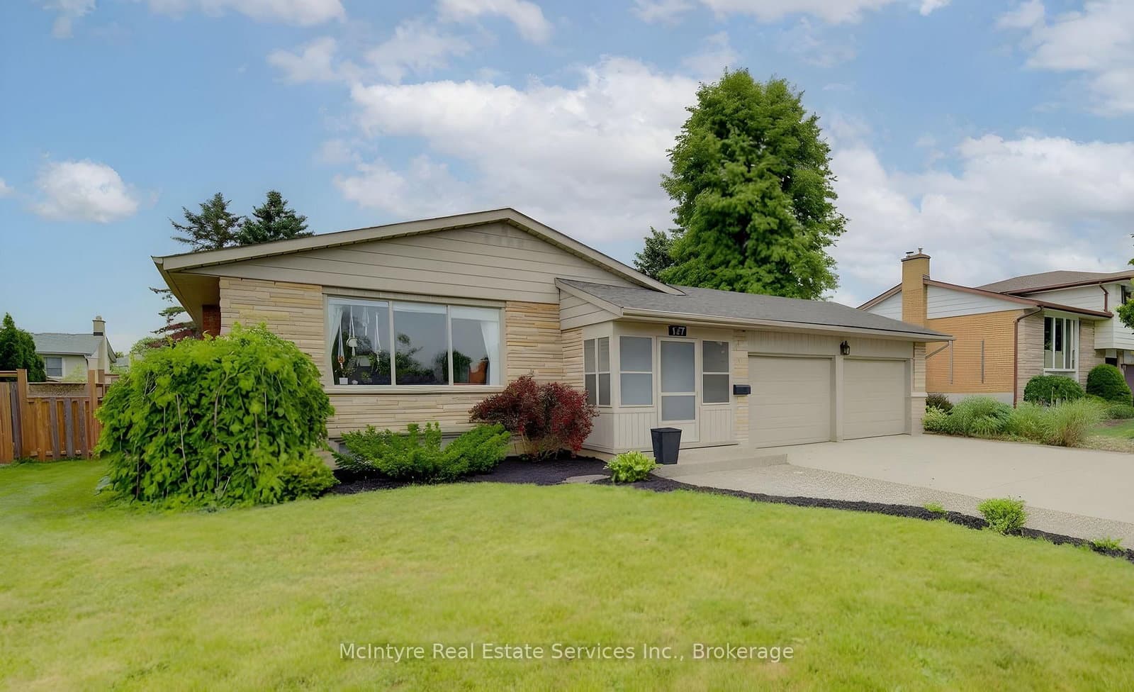 127 Strathcona Crescent thumbnail 5