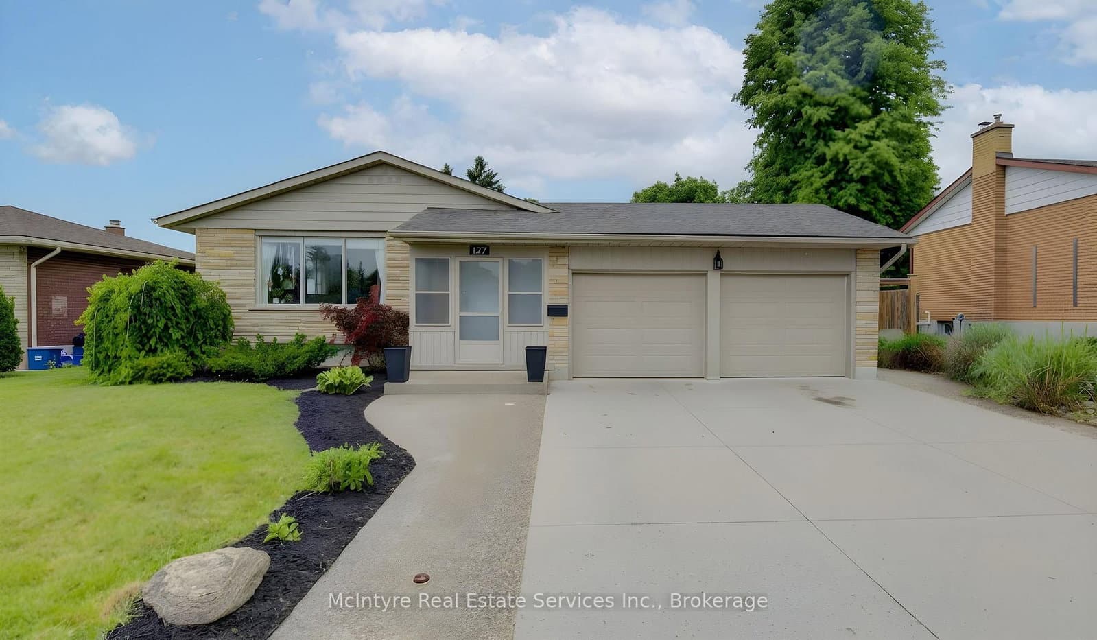 127 Strathcona Crescent thumbnail 3