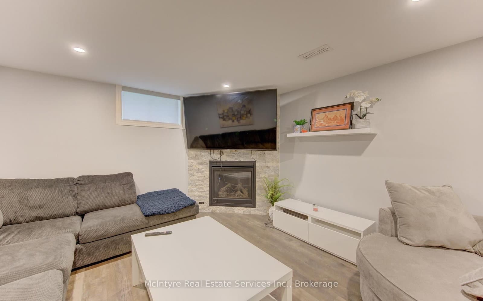 127 Strathcona Crescent thumbnail 35