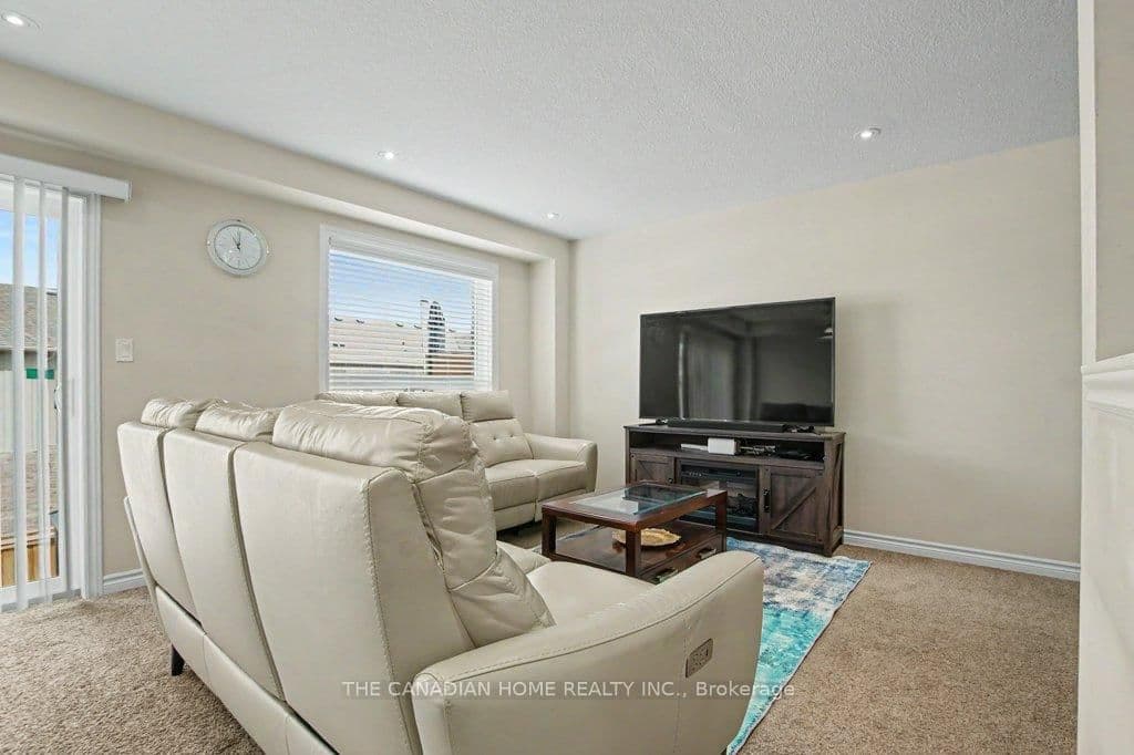 46 Jeffrey Drive thumbnail 15