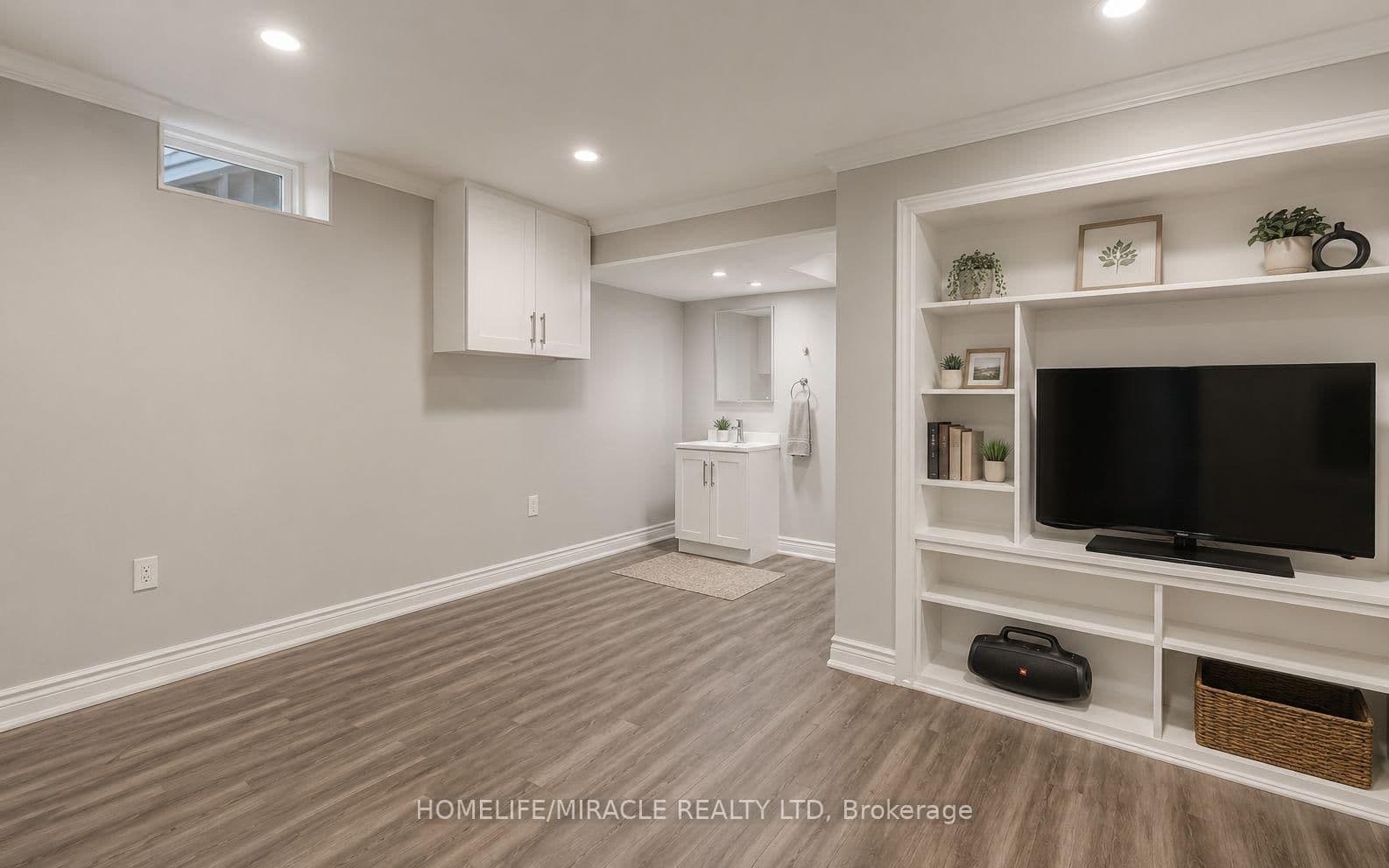 142 Cornerbrook Crescent thumbnail 3