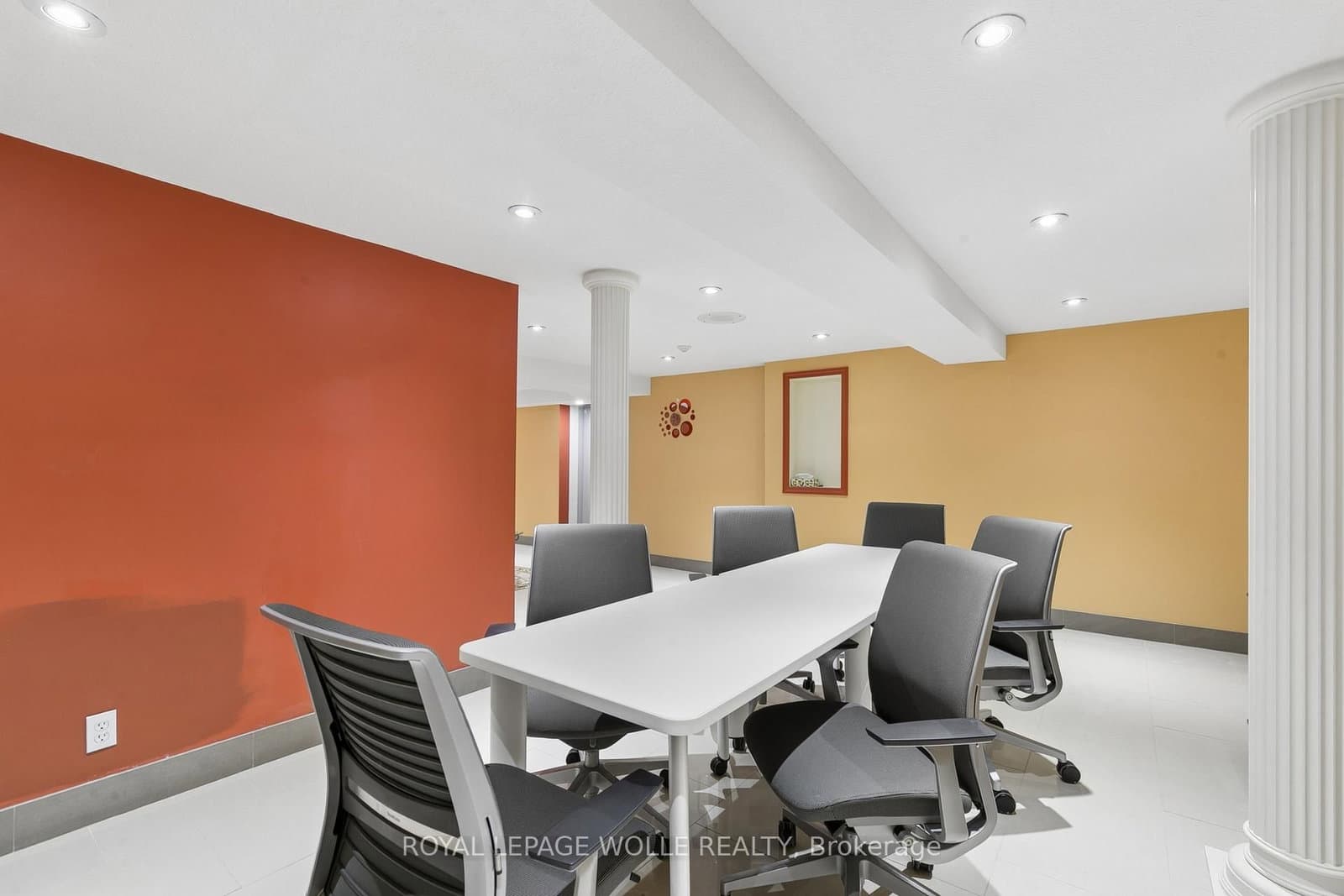 19 KING Street E, Unit B - Image 1