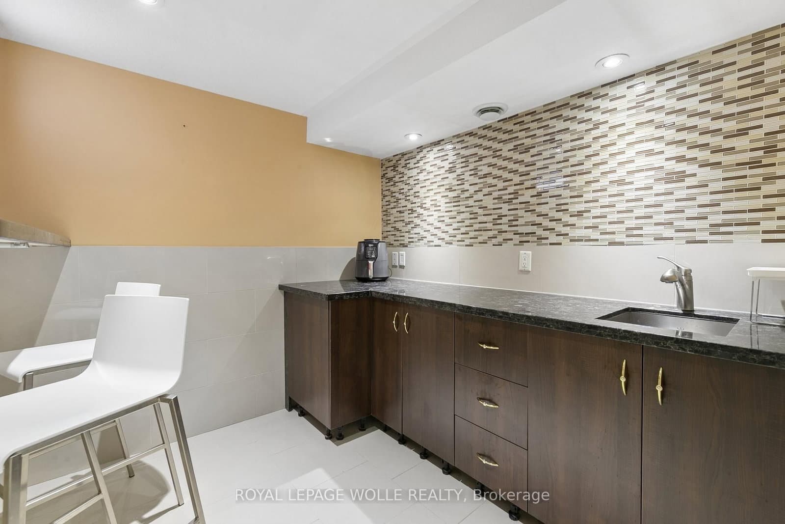 19 KING Street E, Unit B thumbnail 13