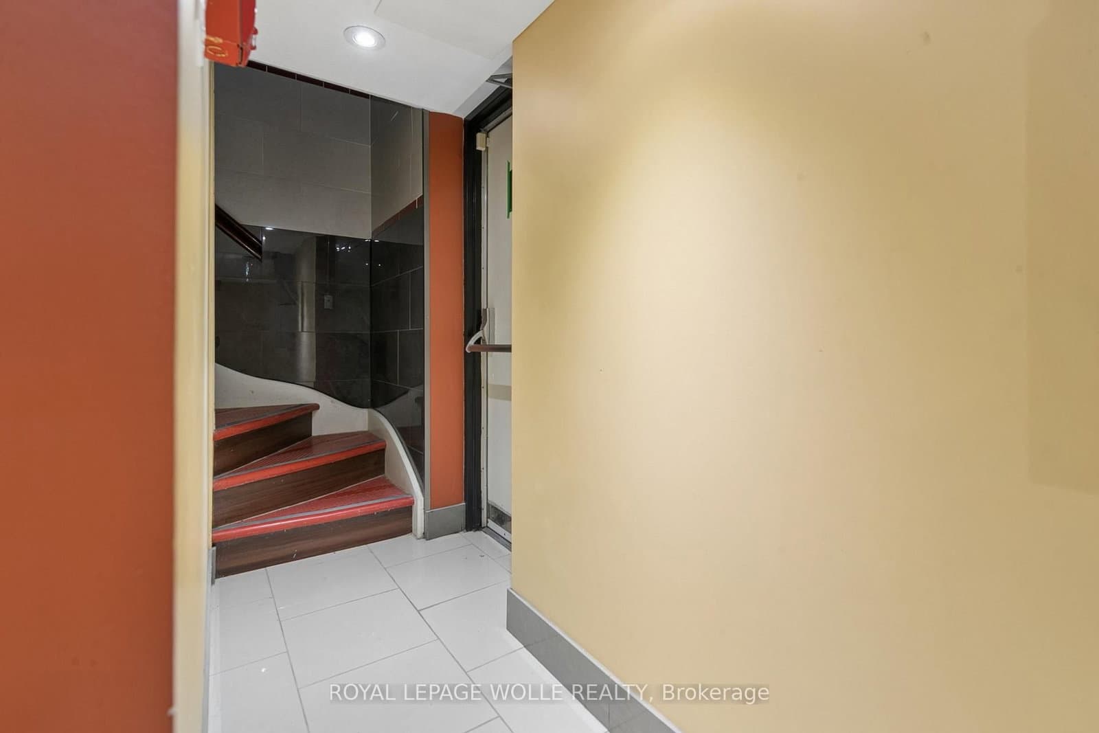 19 KING Street E, Unit B thumbnail 18