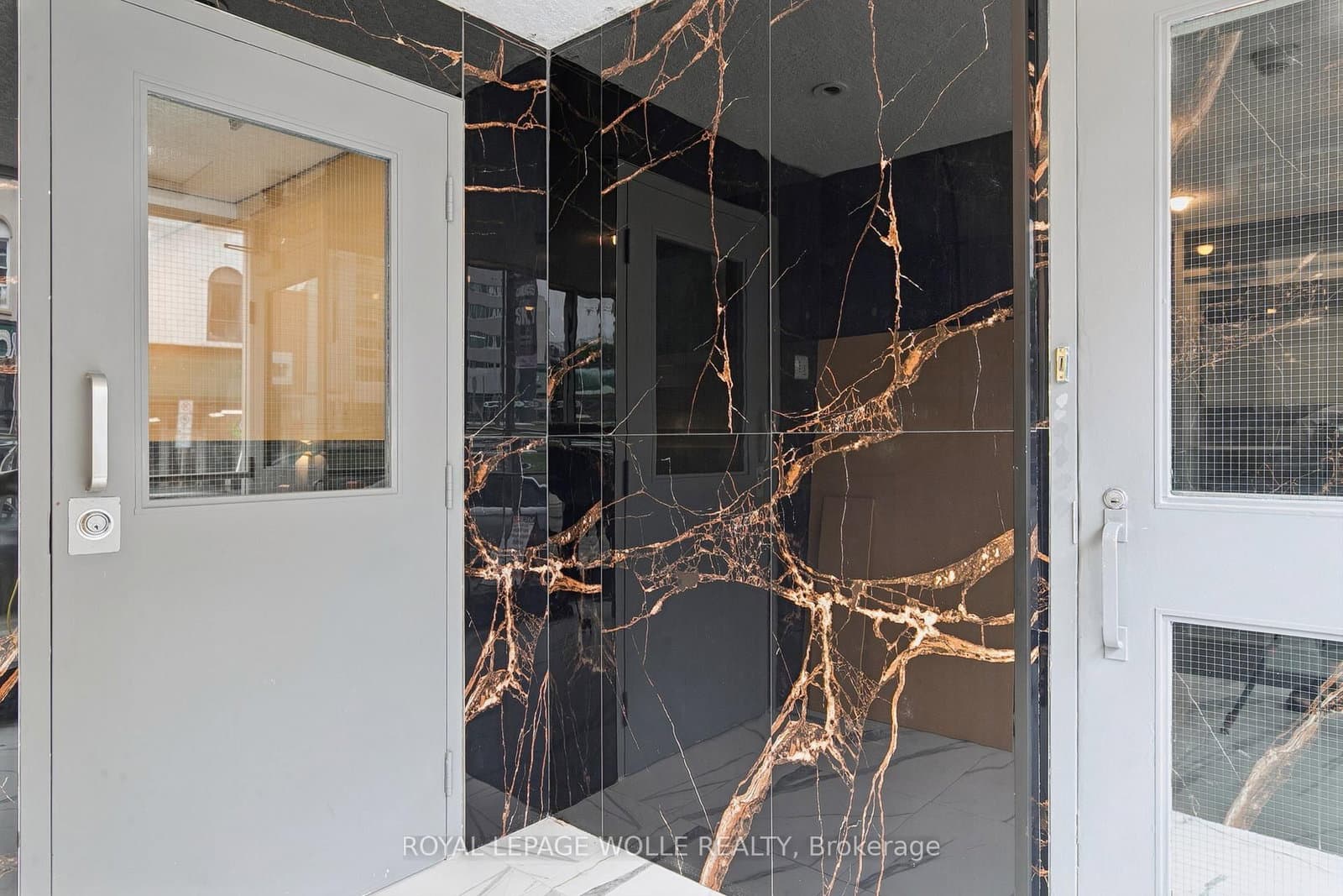 19 KING Street E, Unit B thumbnail 2