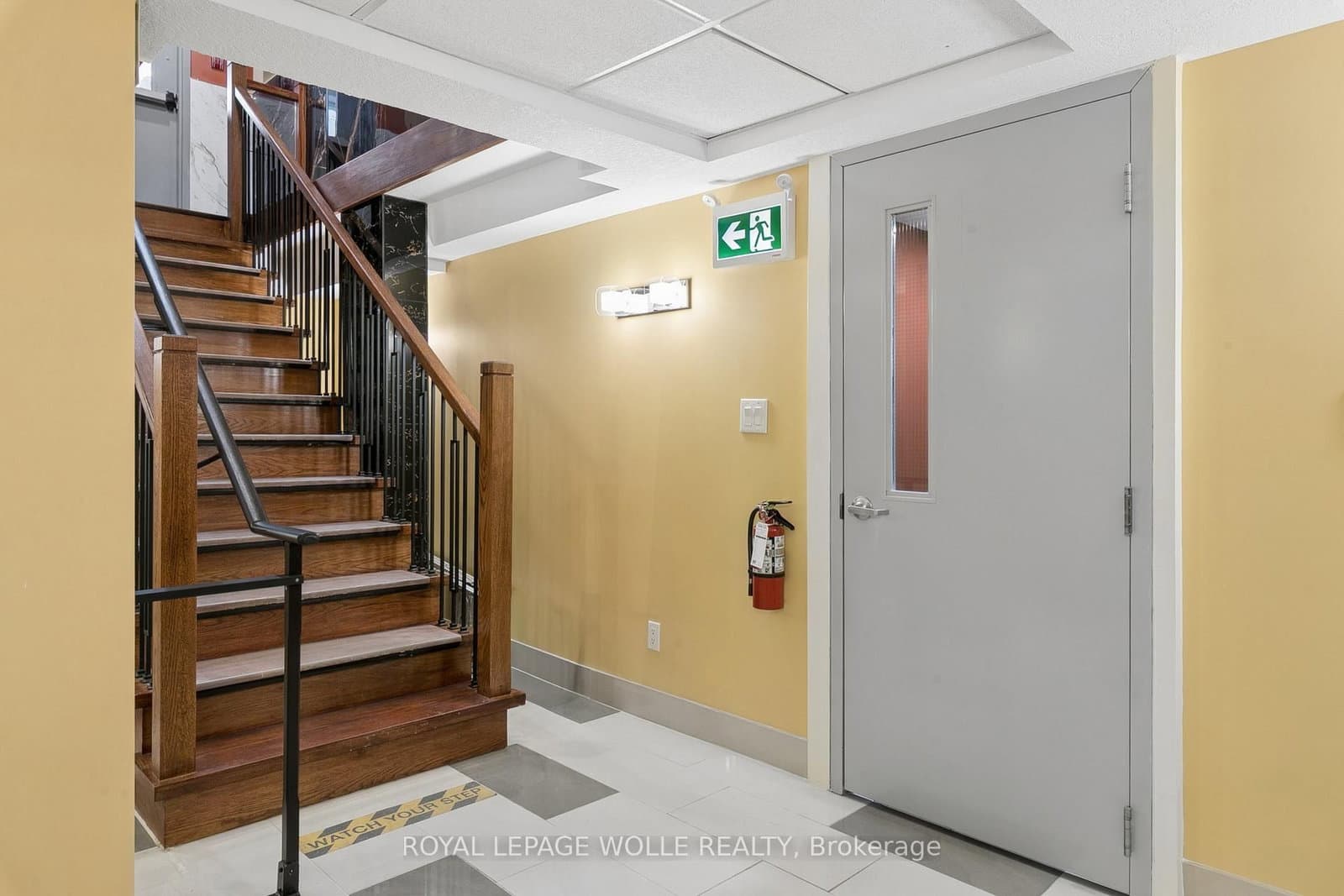 19 KING Street E, Unit B thumbnail 7