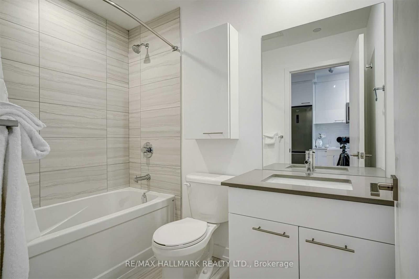 120 Carrick Trail, Unit 207 thumbnail 9