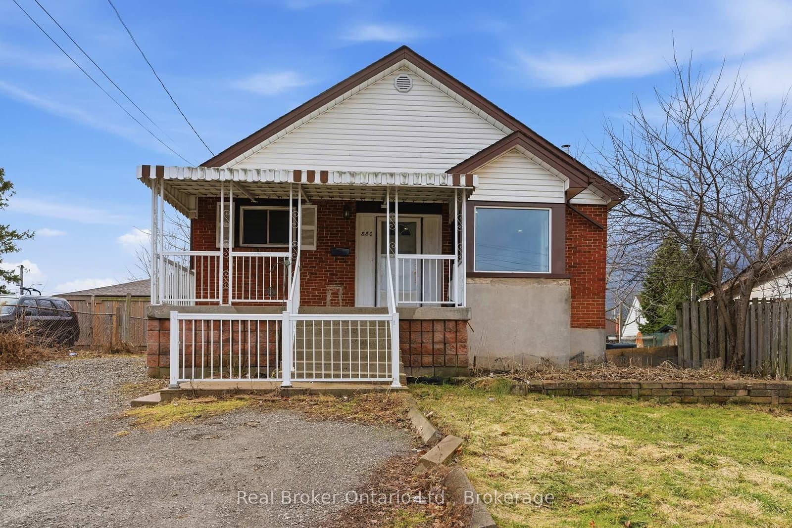 880 LAWRENCE Road - Image 1