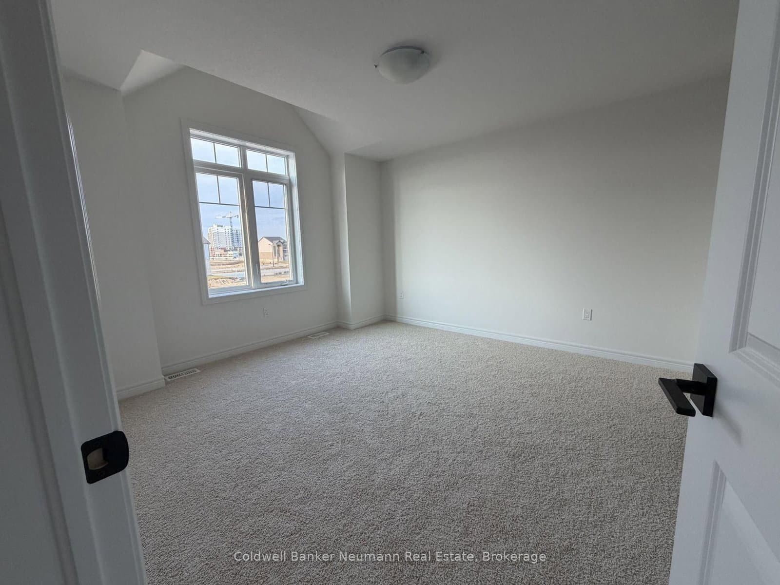537 Anton Crescent thumbnail 15