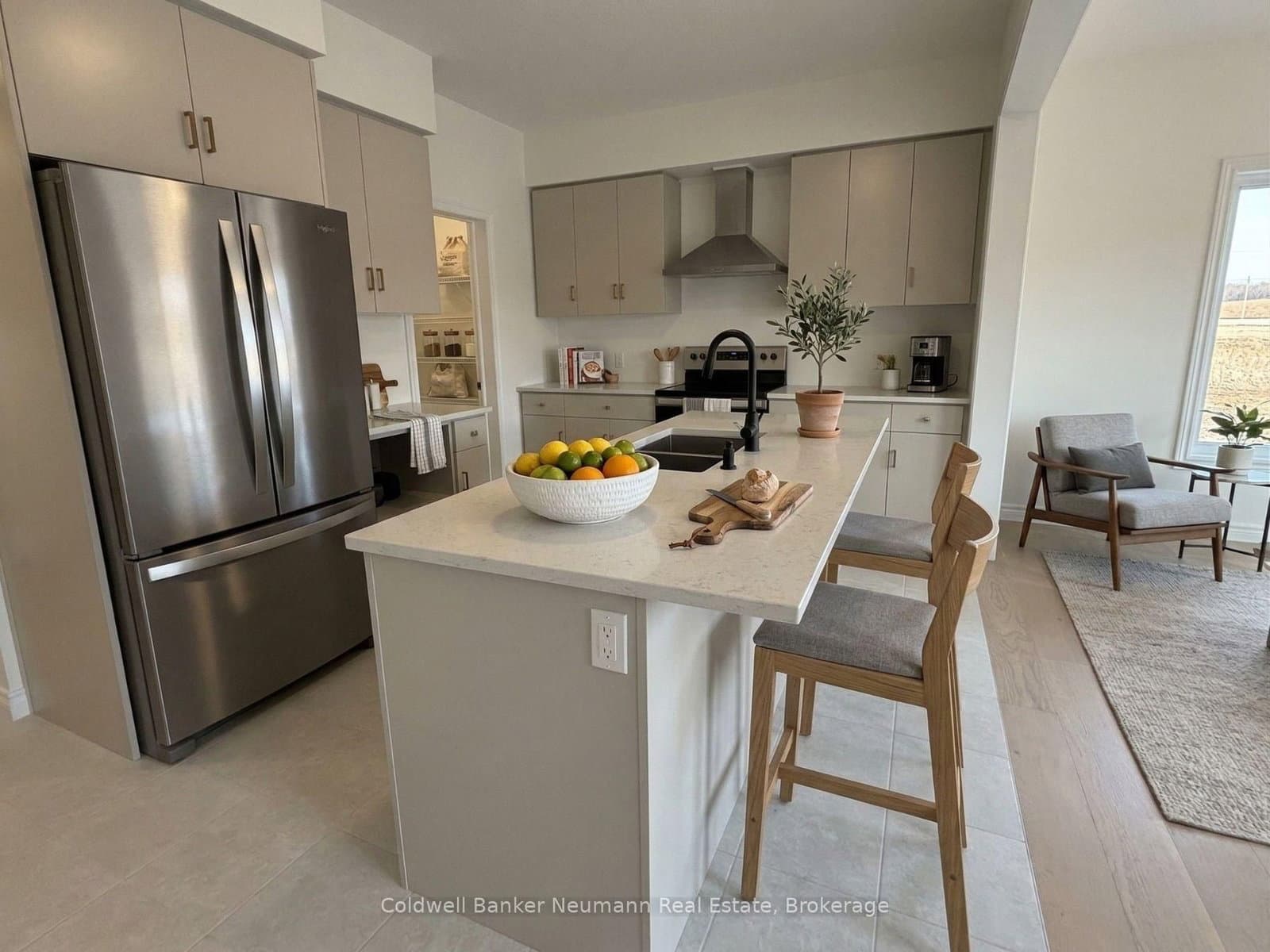 537 Anton Crescent thumbnail 3