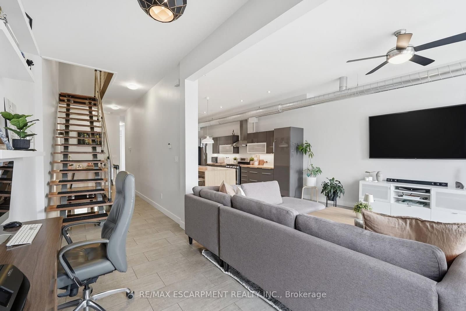 414 JOHN Street thumbnail 13