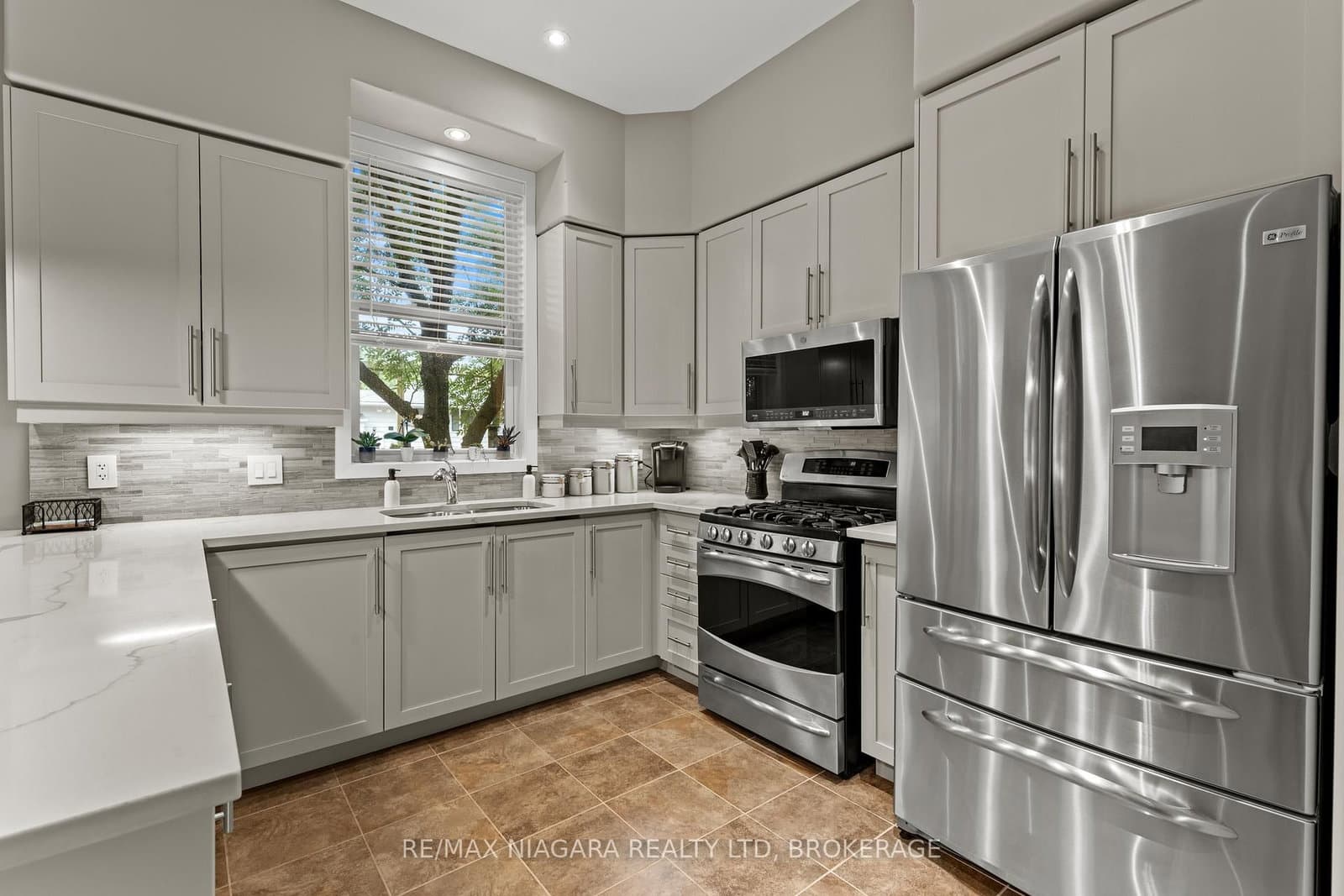 481 Victoria Street, Unit 3 thumbnail 13