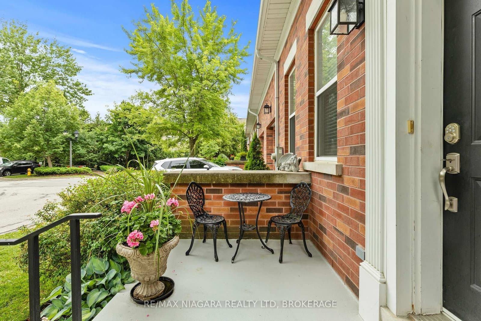 481 Victoria Street, Unit 3 thumbnail 4