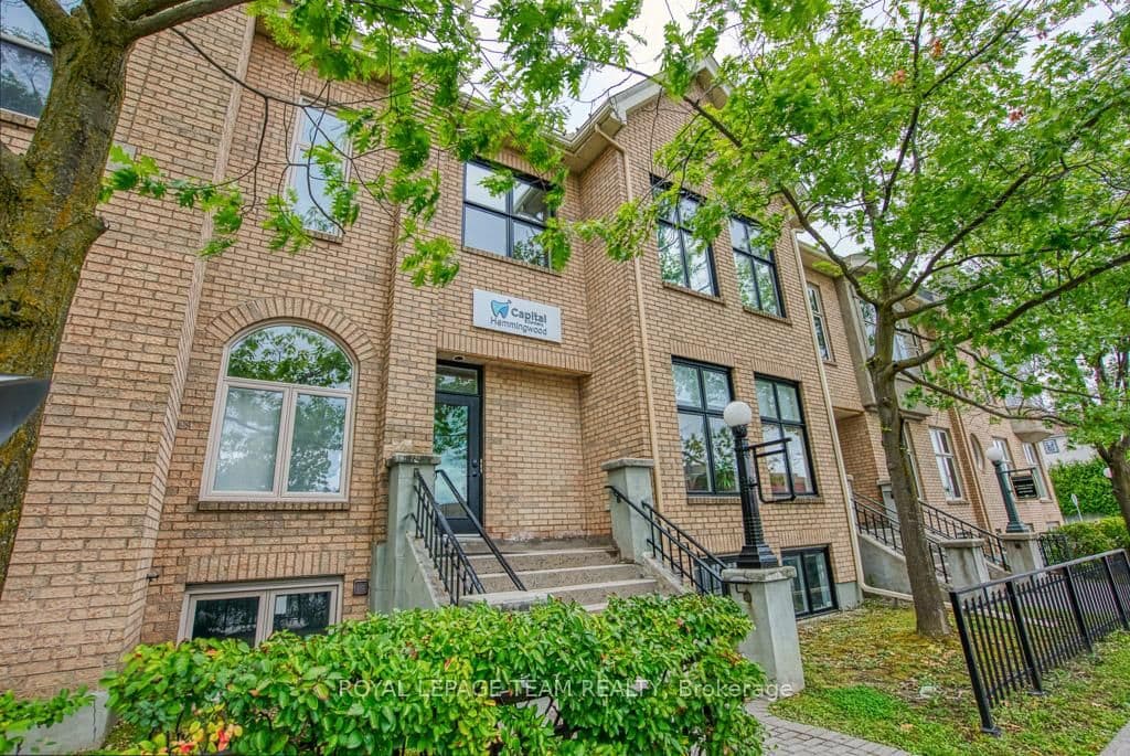 84 Centrepointe Drive thumbnail 3