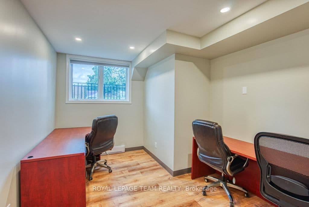 84 Centrepointe Drive thumbnail 33