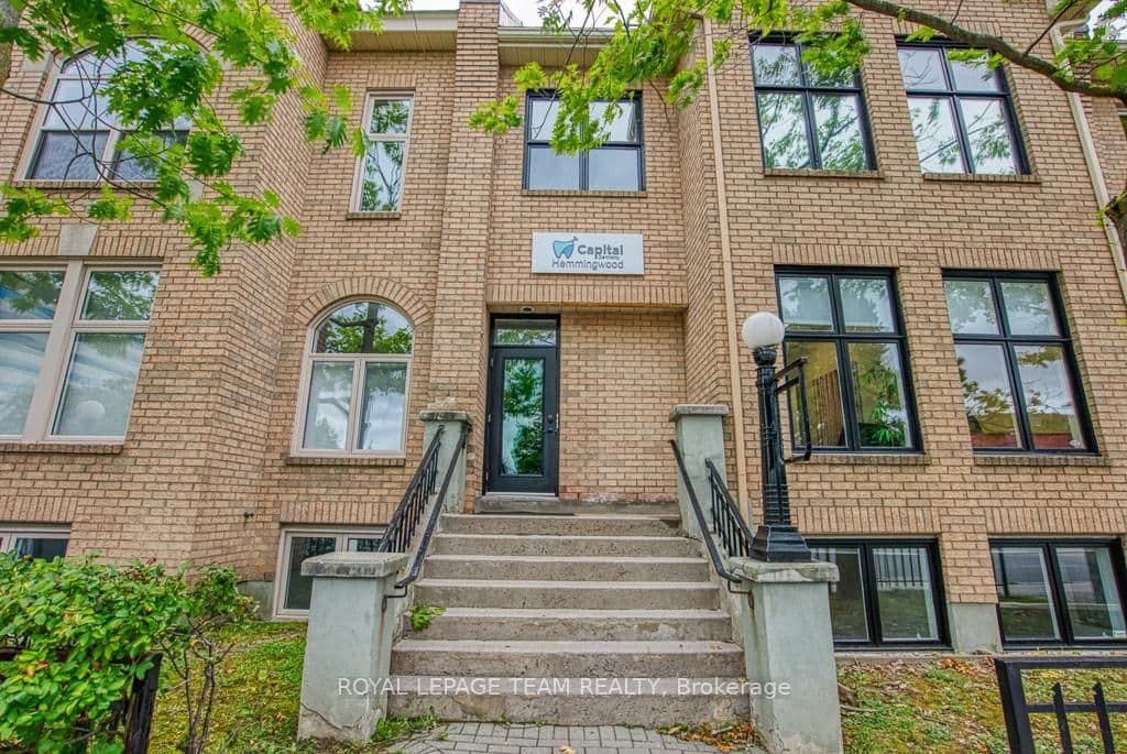 84 Centrepointe Drive thumbnail 4