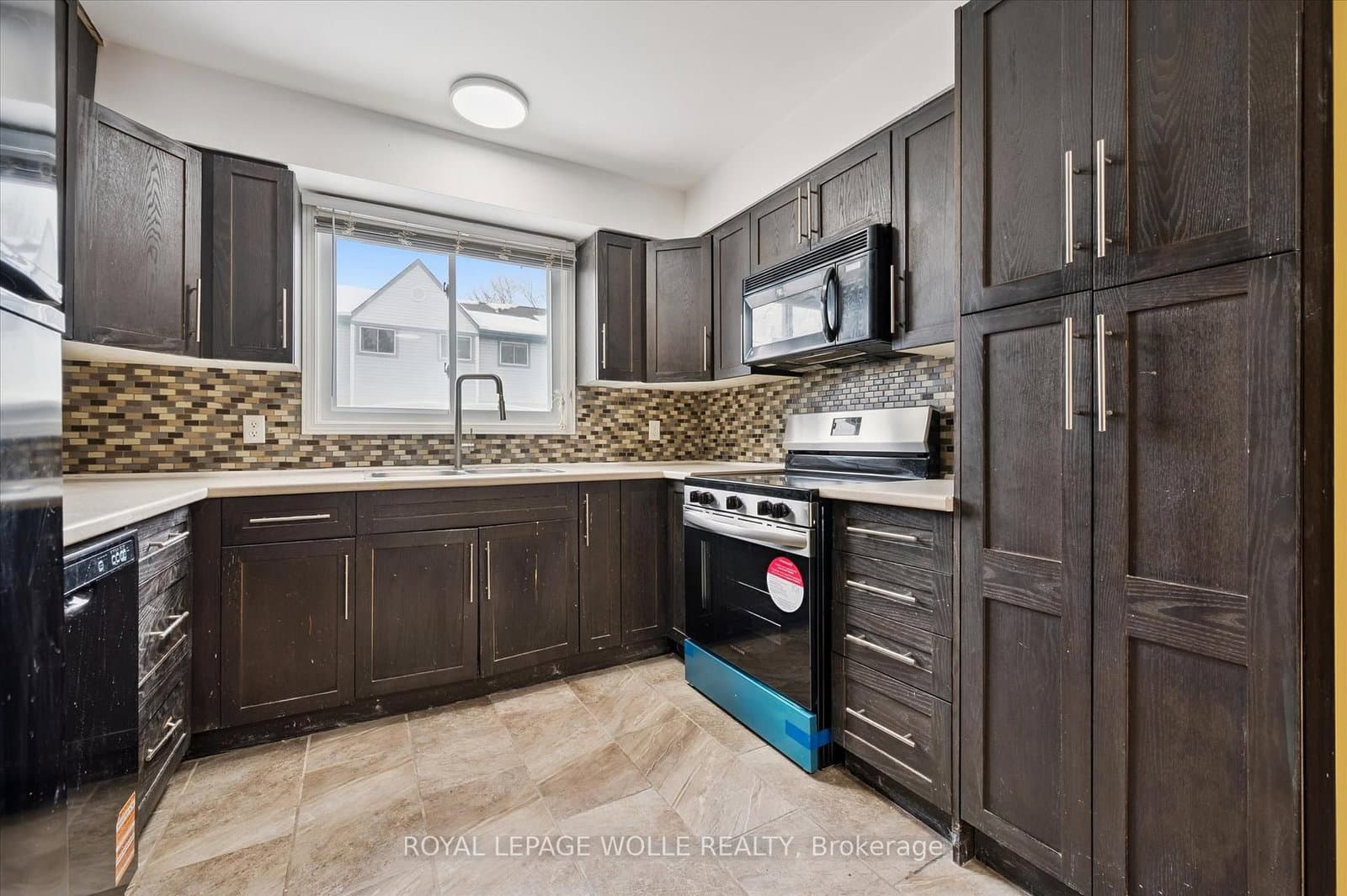 589 Beechwood Drive, Unit 43 thumbnail 14