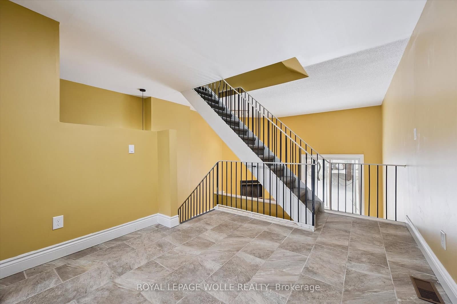 589 Beechwood Drive, Unit 43 thumbnail 19