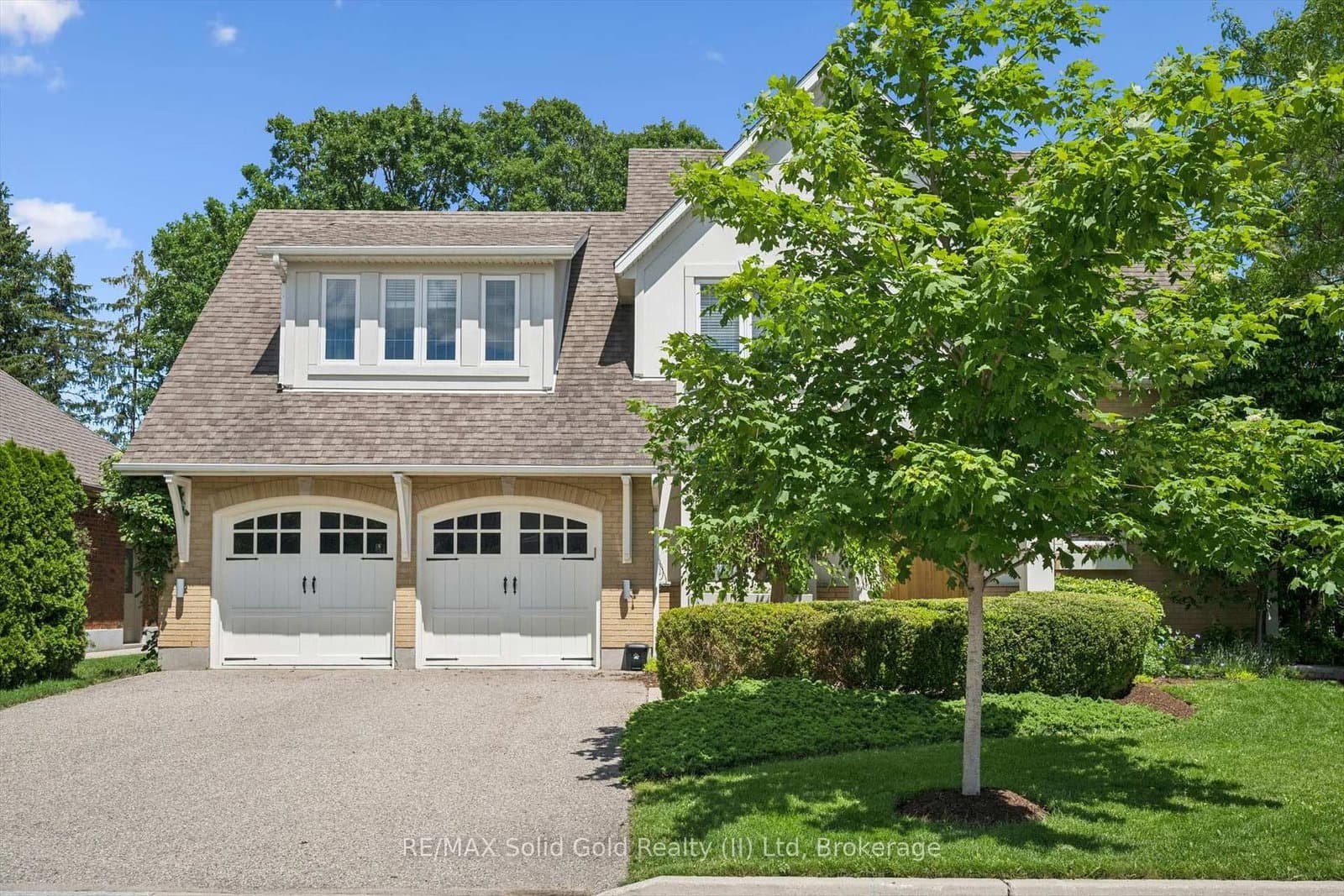 576 Falconridge Crescent thumbnail 3