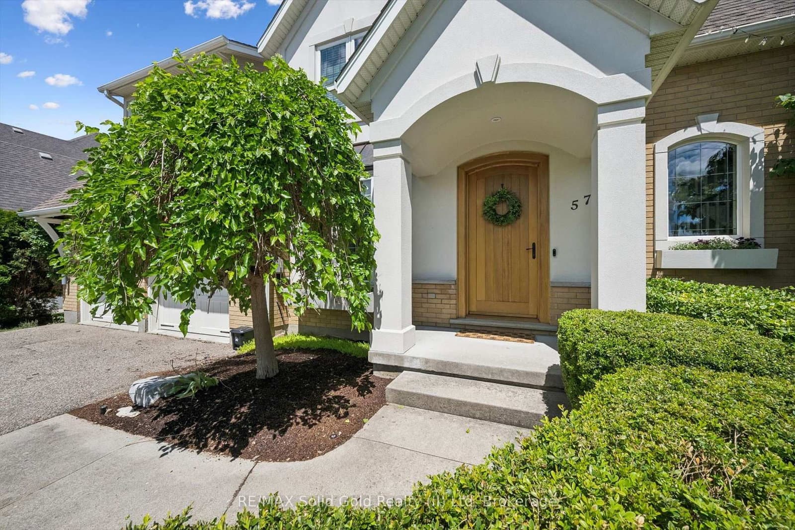 576 Falconridge Crescent thumbnail 5