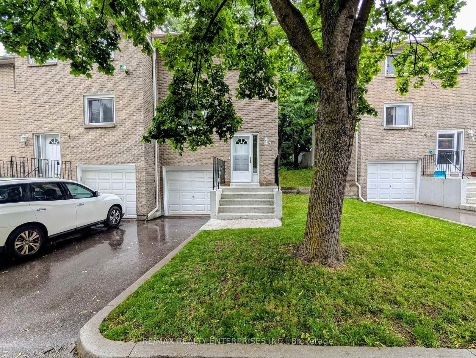 121 Morgan Avenue, Unit 7 thumbnail 2