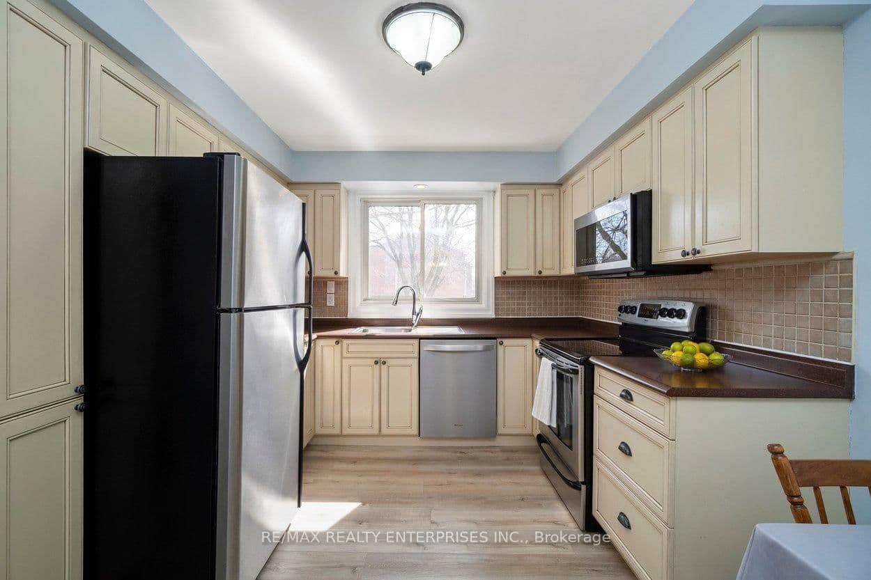 121 Morgan Avenue, Unit 7 thumbnail 4