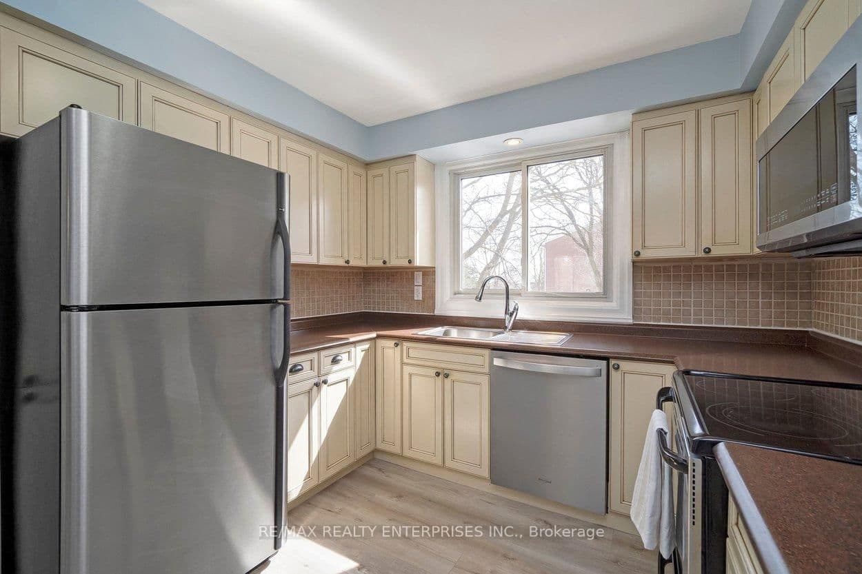 121 Morgan Avenue, Unit 7 thumbnail 5