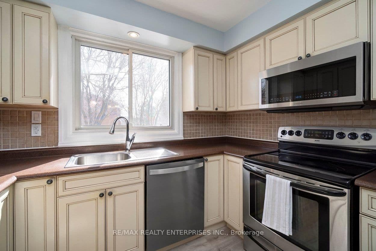 121 Morgan Avenue, Unit 7 thumbnail 6
