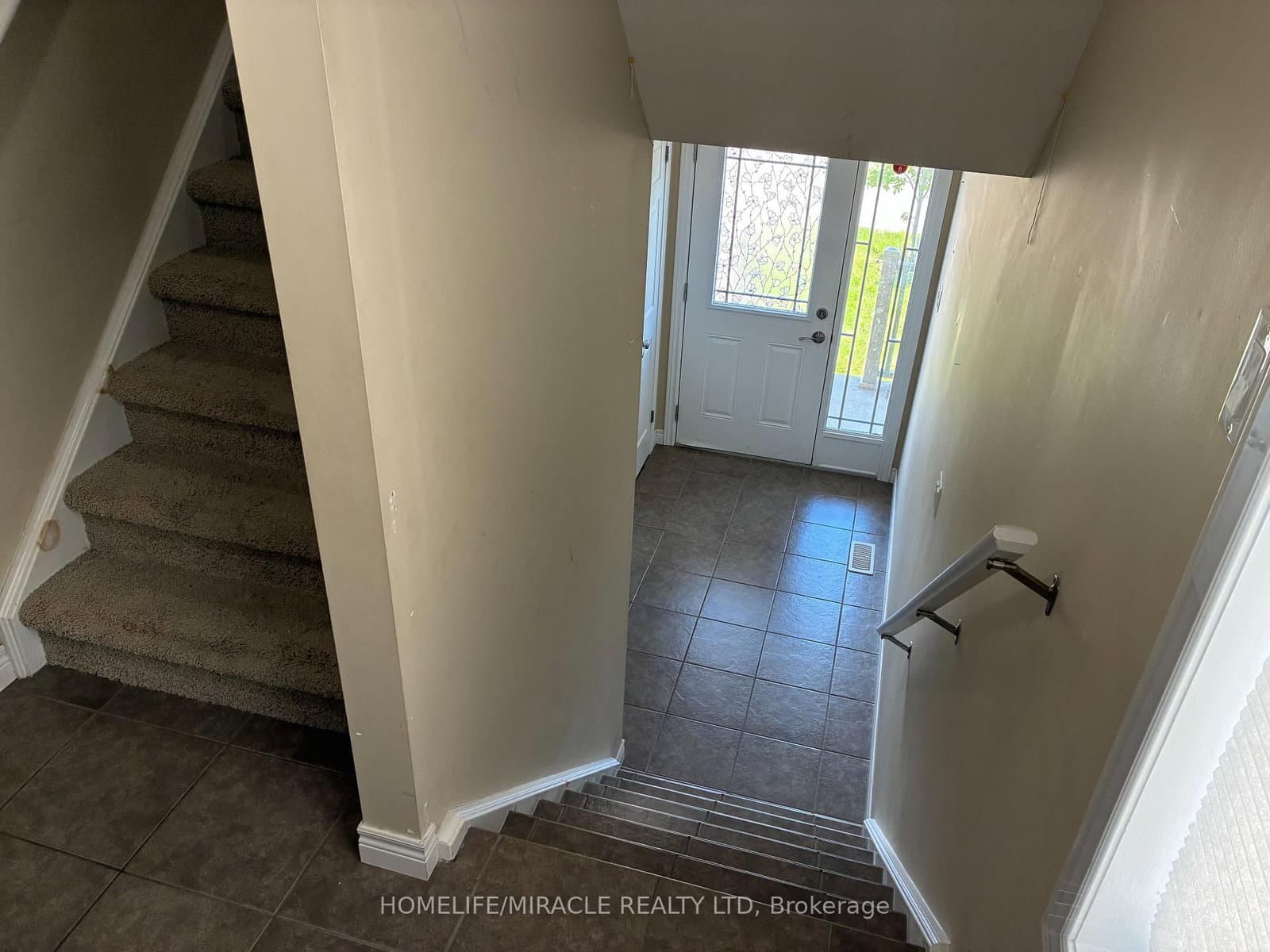 45 Oakes Crescent thumbnail 2