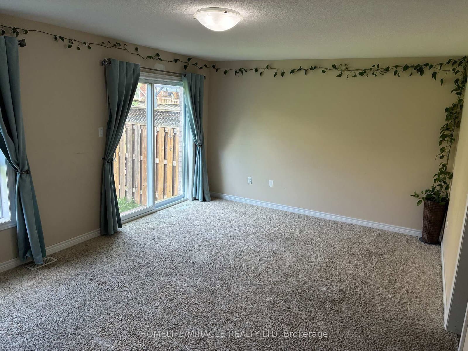 45 Oakes Crescent thumbnail 4