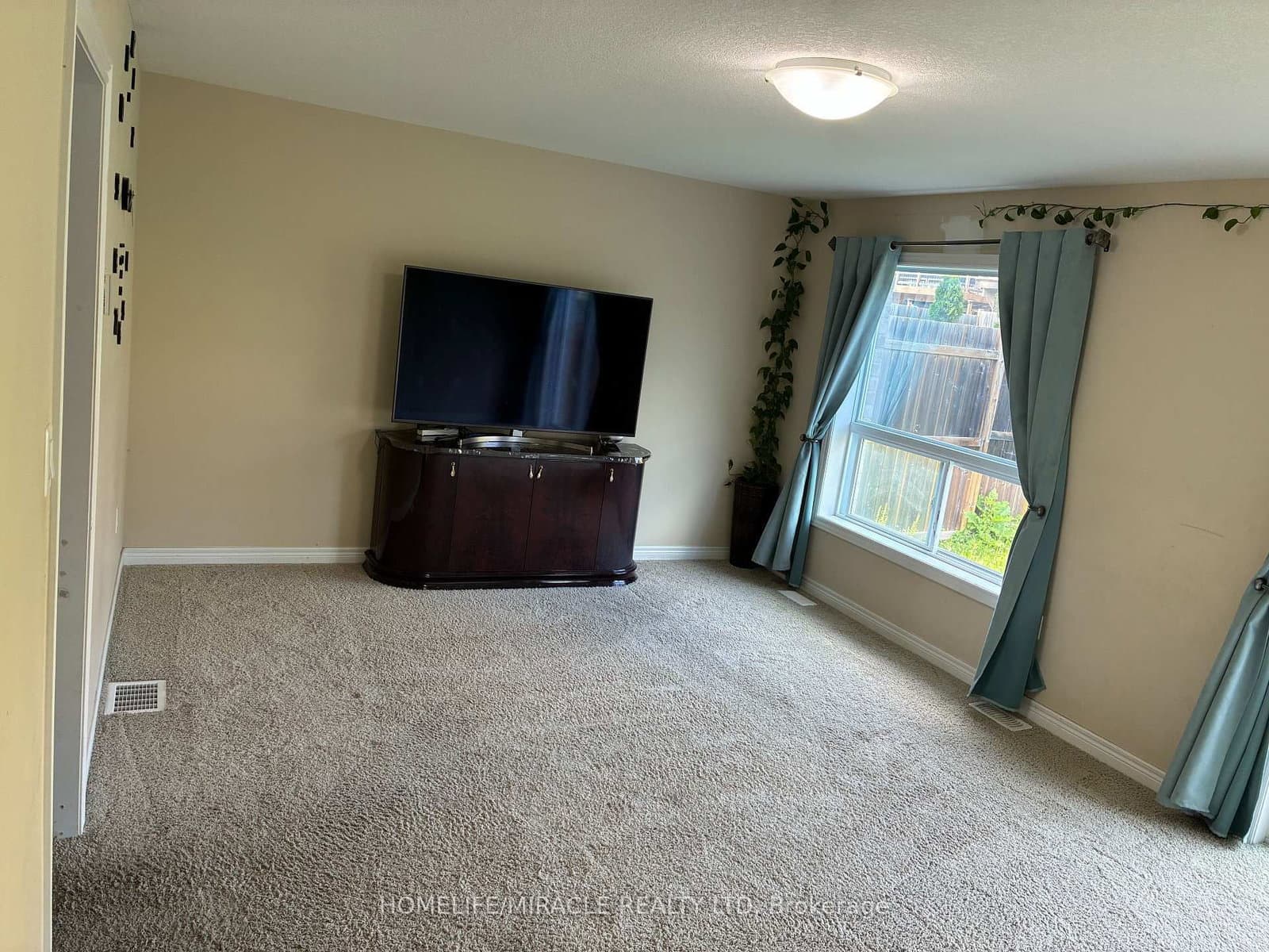 45 Oakes Crescent thumbnail 5
