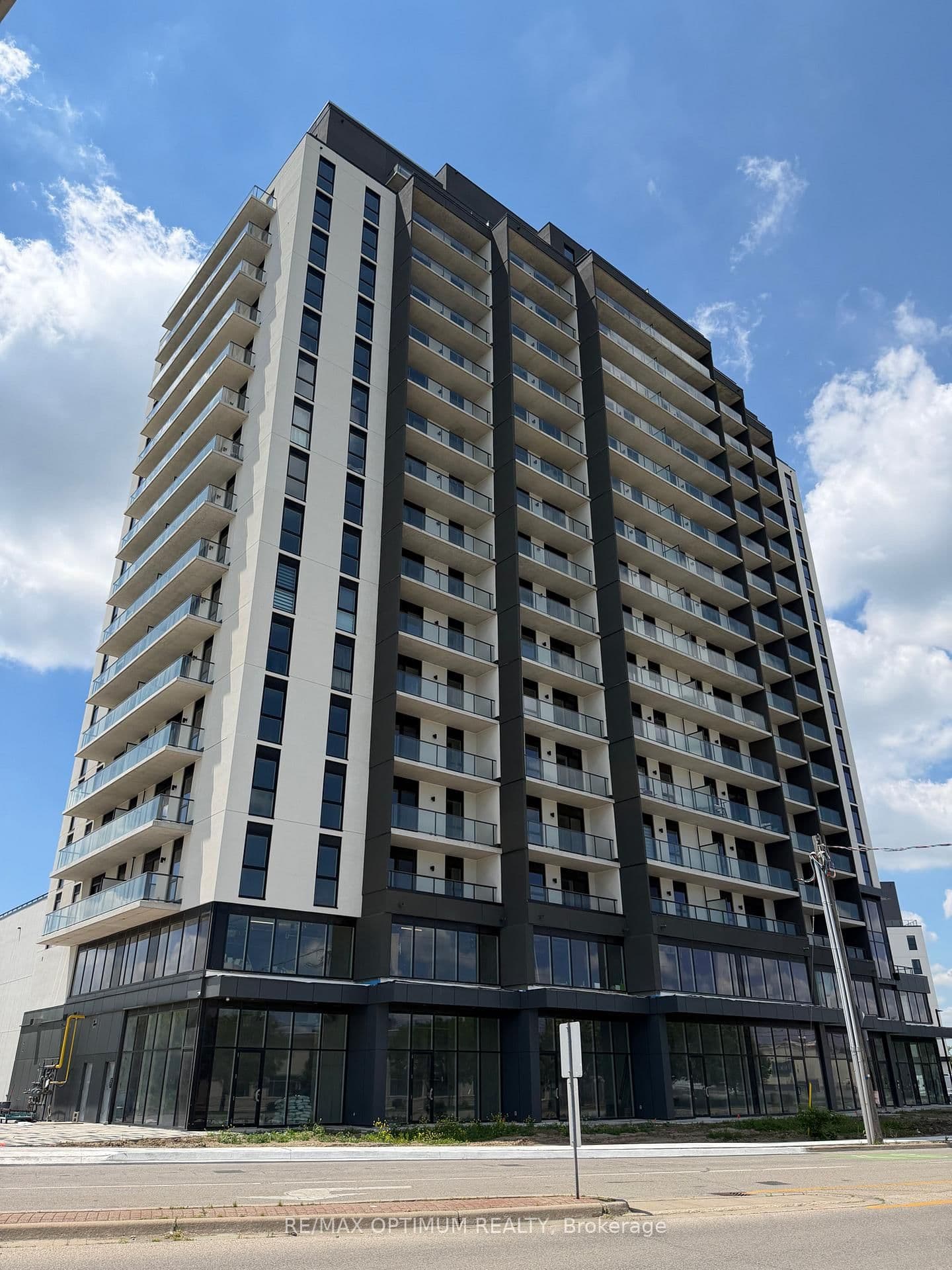 #711 - 33 Erie Avenue