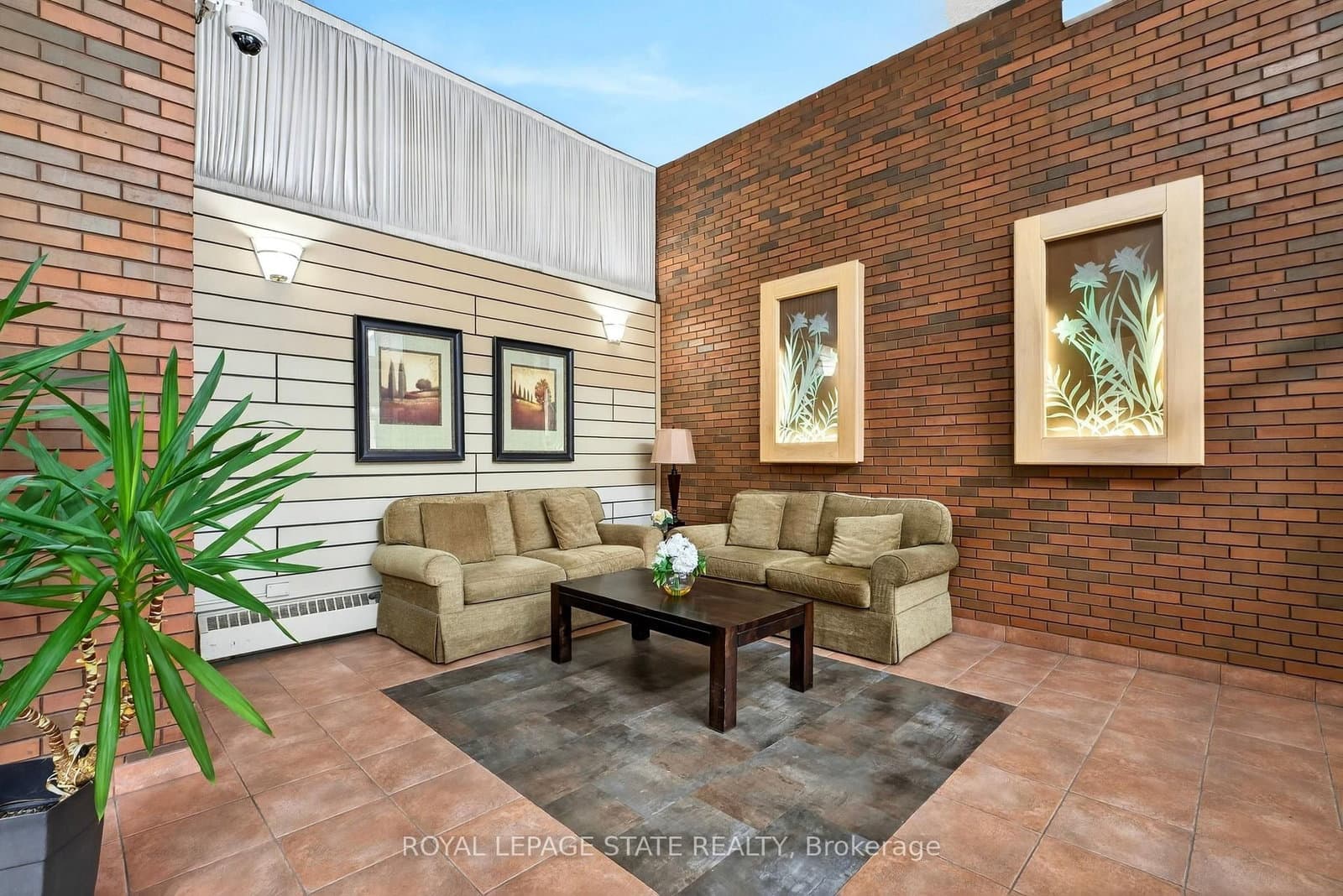 222 Jackson Street W, Unit 1003 thumbnail 4
