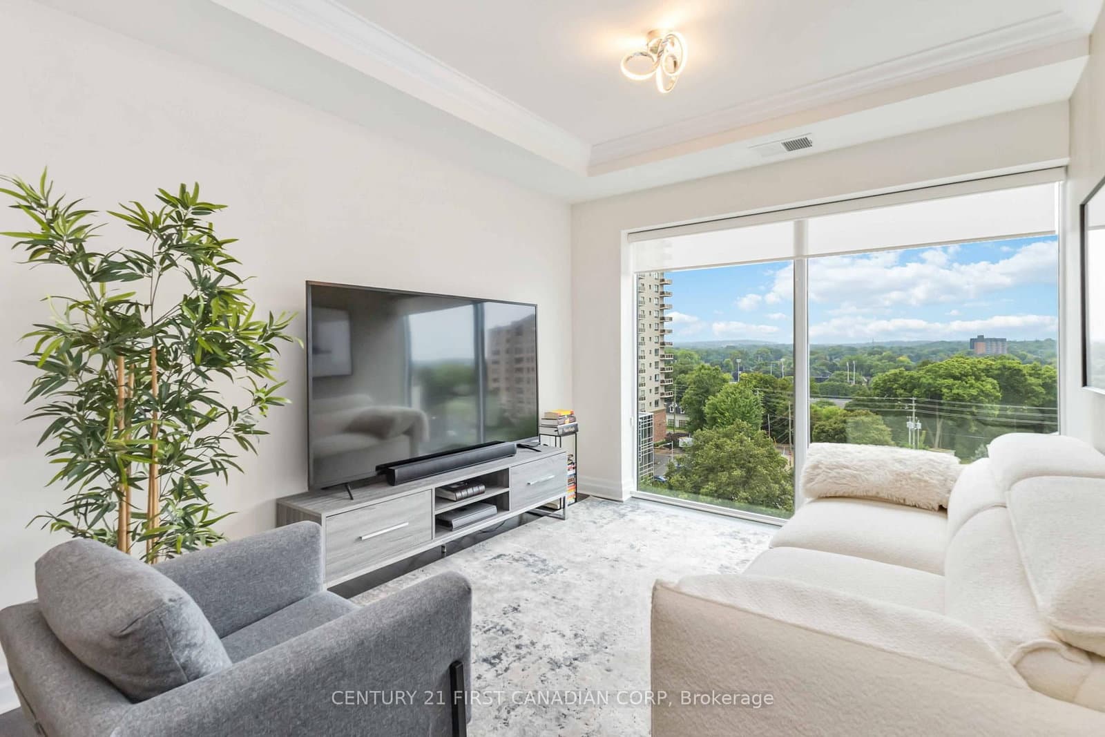 505 Talbot Street, Unit 809 thumbnail 3