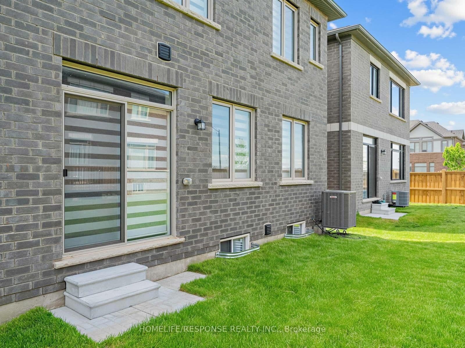 13 Stanley Leitch Drive thumbnail 33