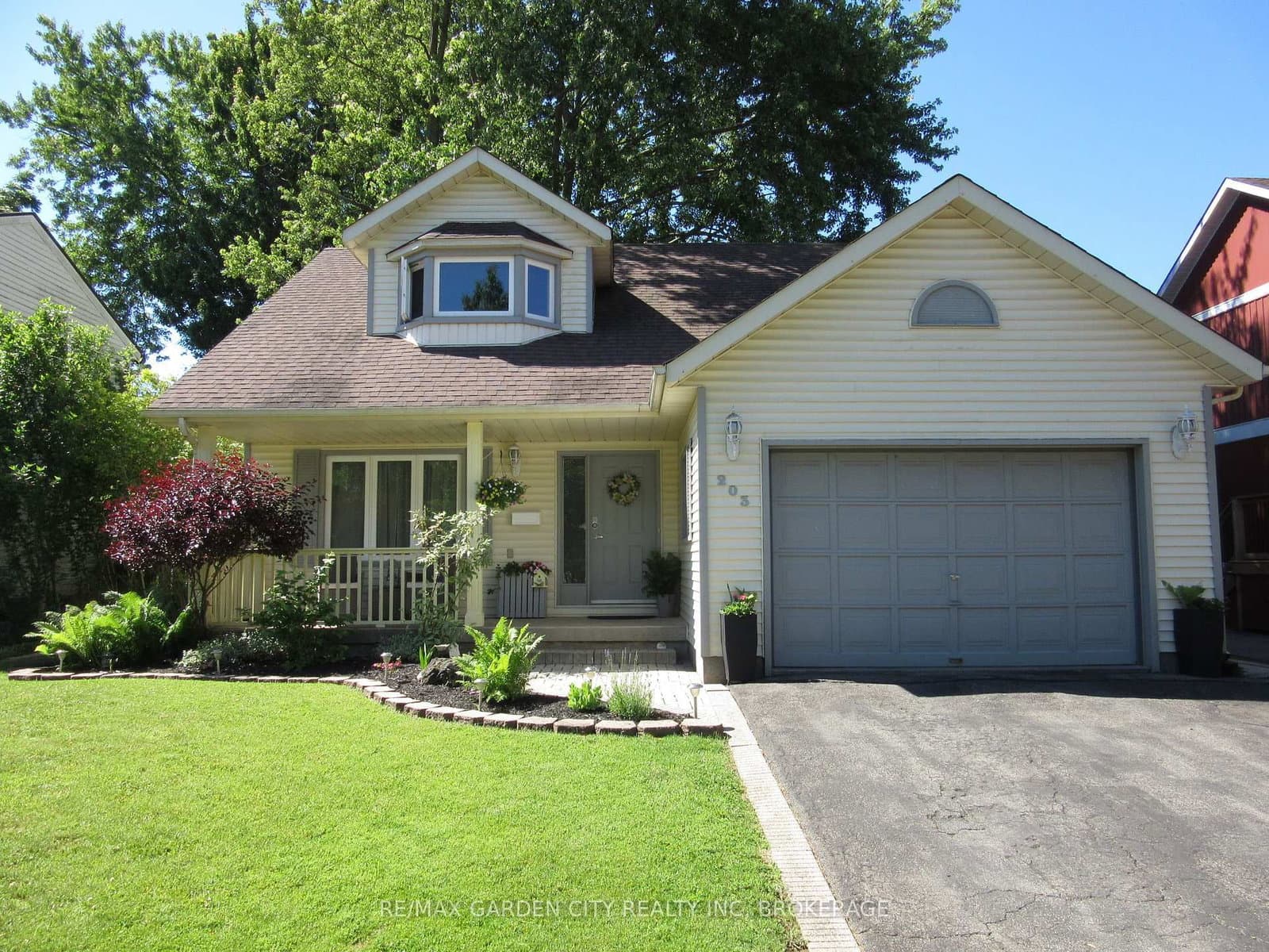 203 LEASIDE Drive thumbnail 2