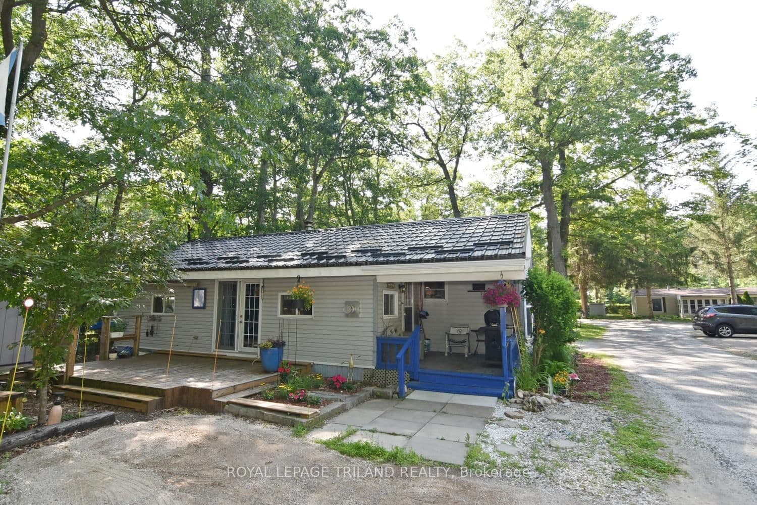 9910 Northville Crescent, Unit B11 thumbnail 2