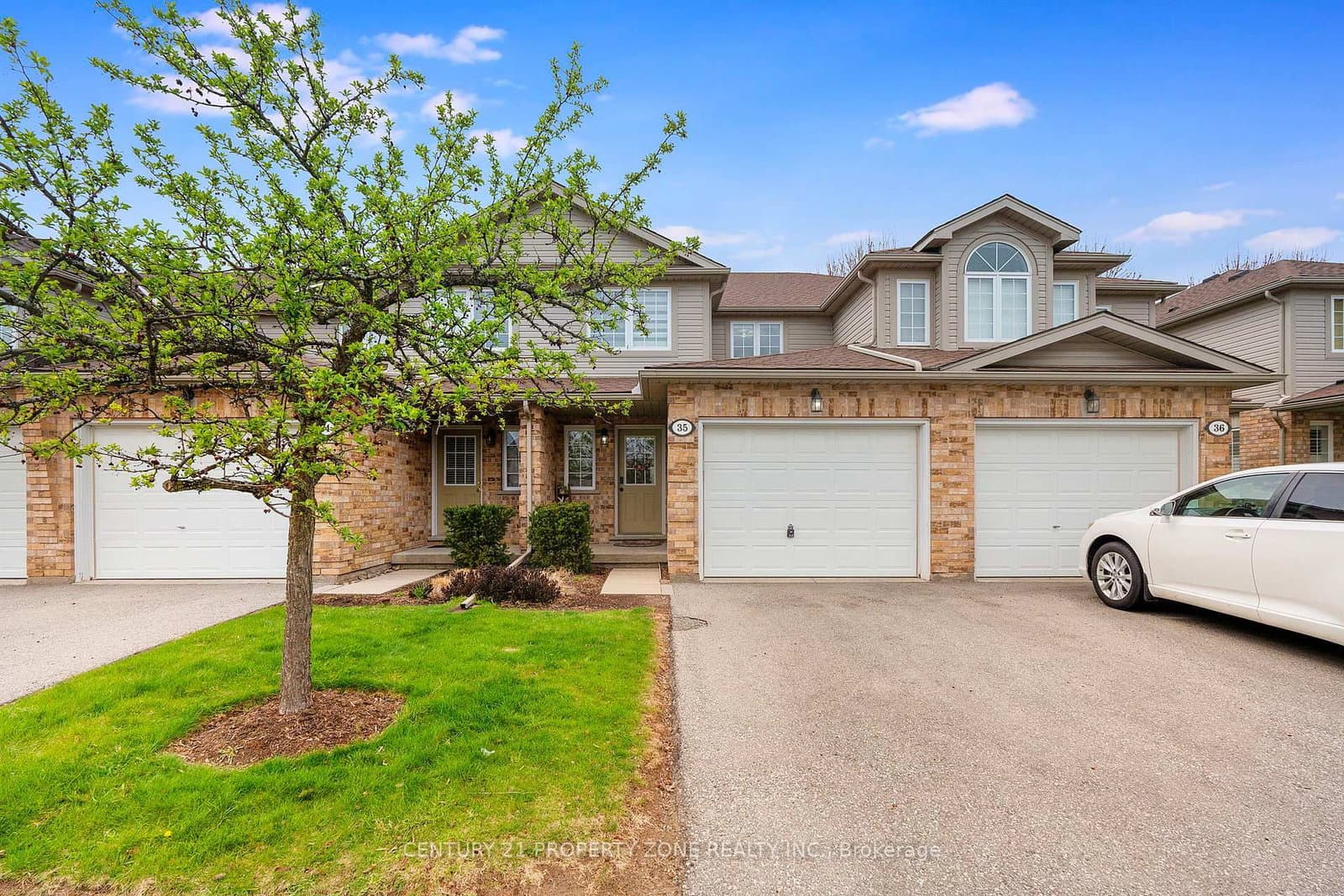 210 DAWN Avenue, Unit 35 thumbnail 4