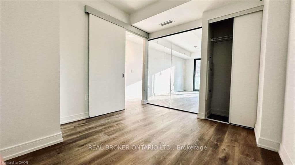 1 Jarvis Street E, Unit 922 thumbnail 10