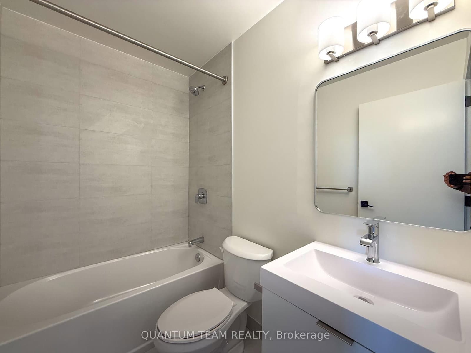 33 Erie Avenue, Unit 1314 thumbnail 9
