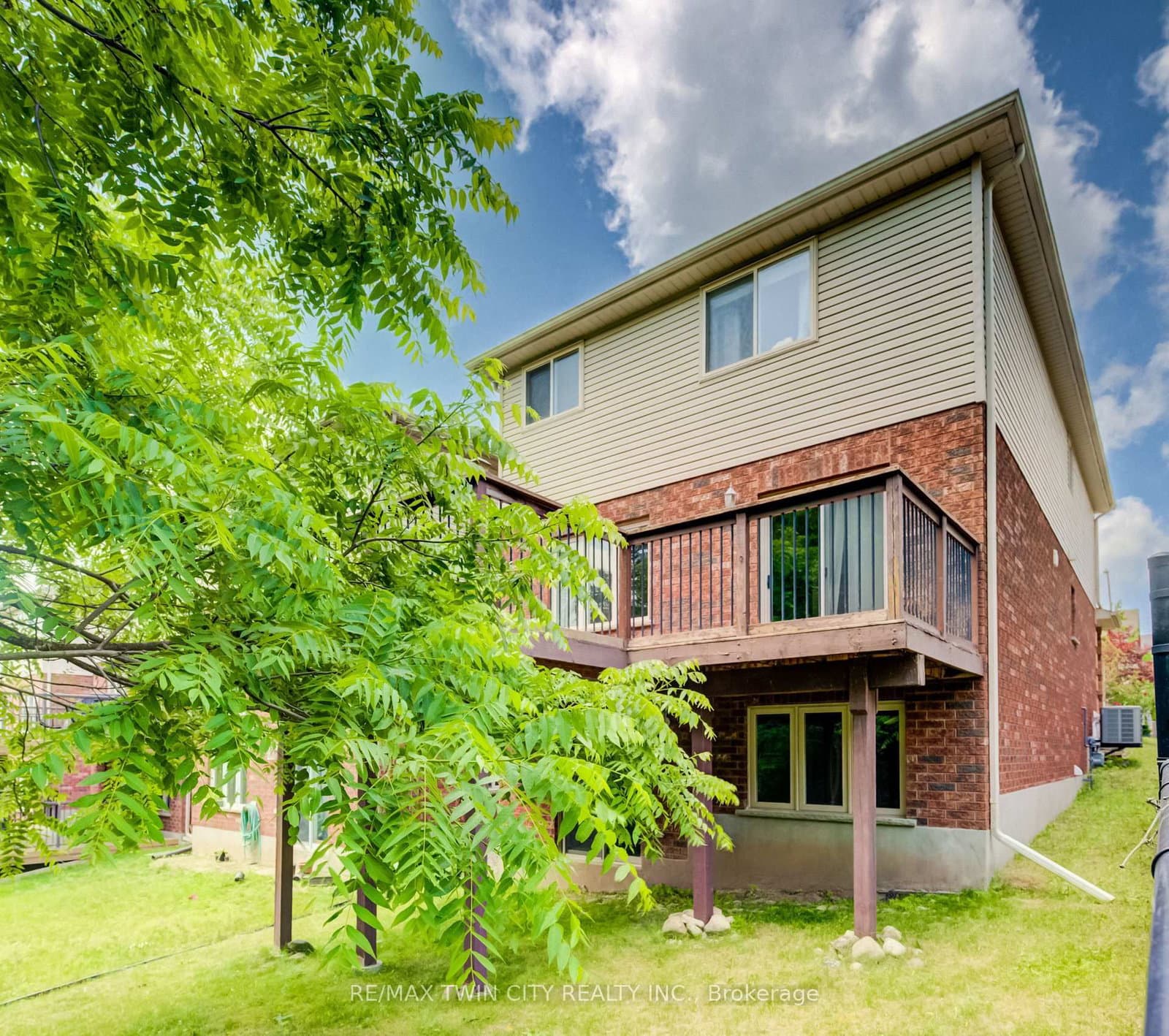 569 Violet Street thumbnail 28