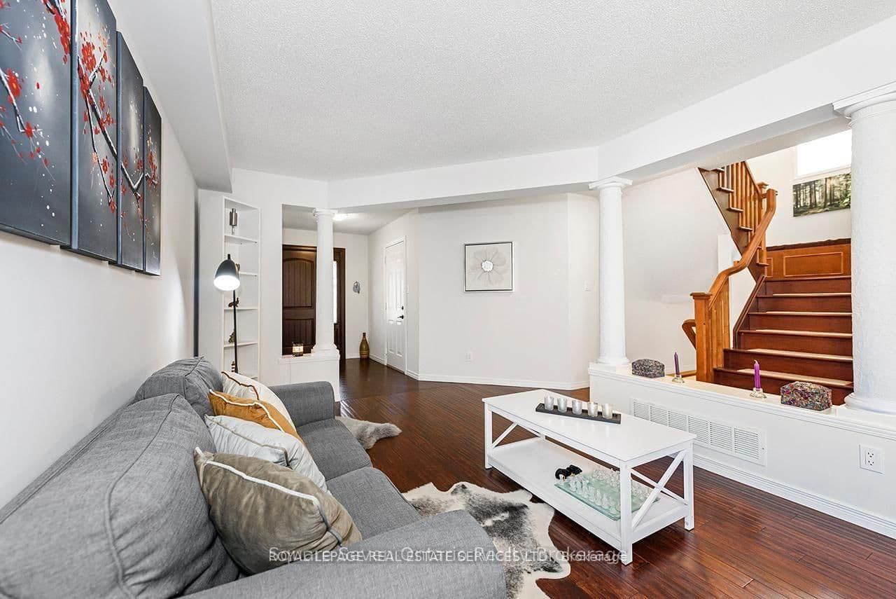 635 Commonwealth Crescent thumbnail 10