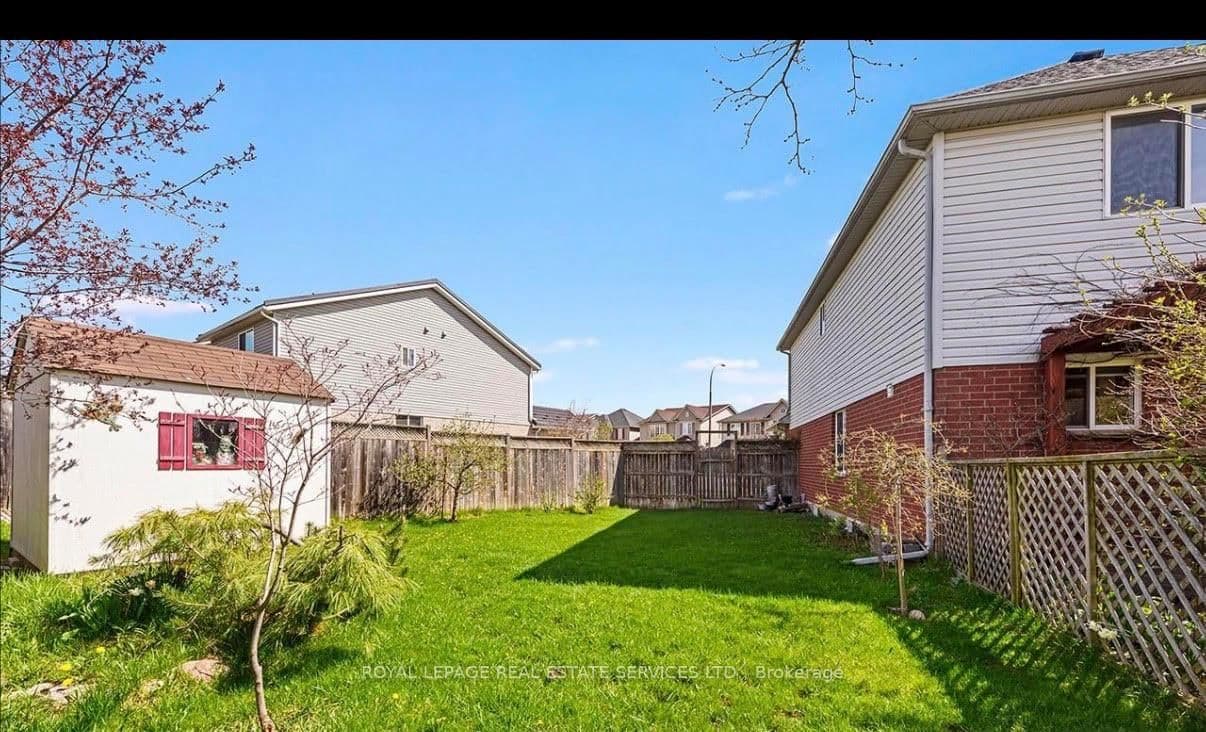 635 Commonwealth Crescent thumbnail 15