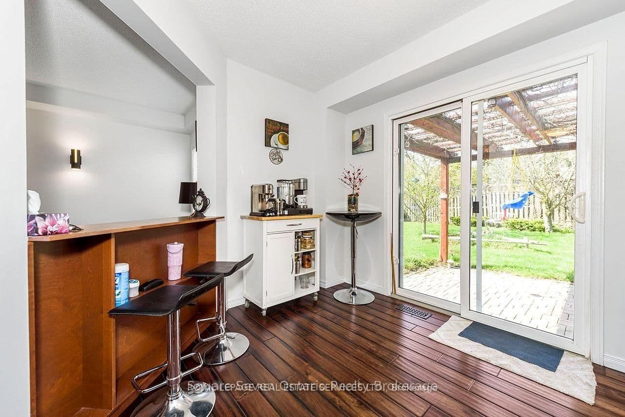 635 Commonwealth Crescent thumbnail 20